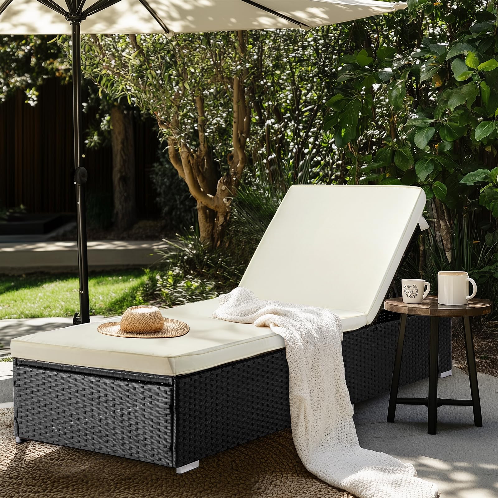 VINGLI Outdoor Chaise Lounge, Wicker Recliner w/Adjustable Backrest, Thick Water Repellent Cushions, Patio Rattan Lounge Chairs for Lawn, Beach, Balcony, Poolside (Brown)
