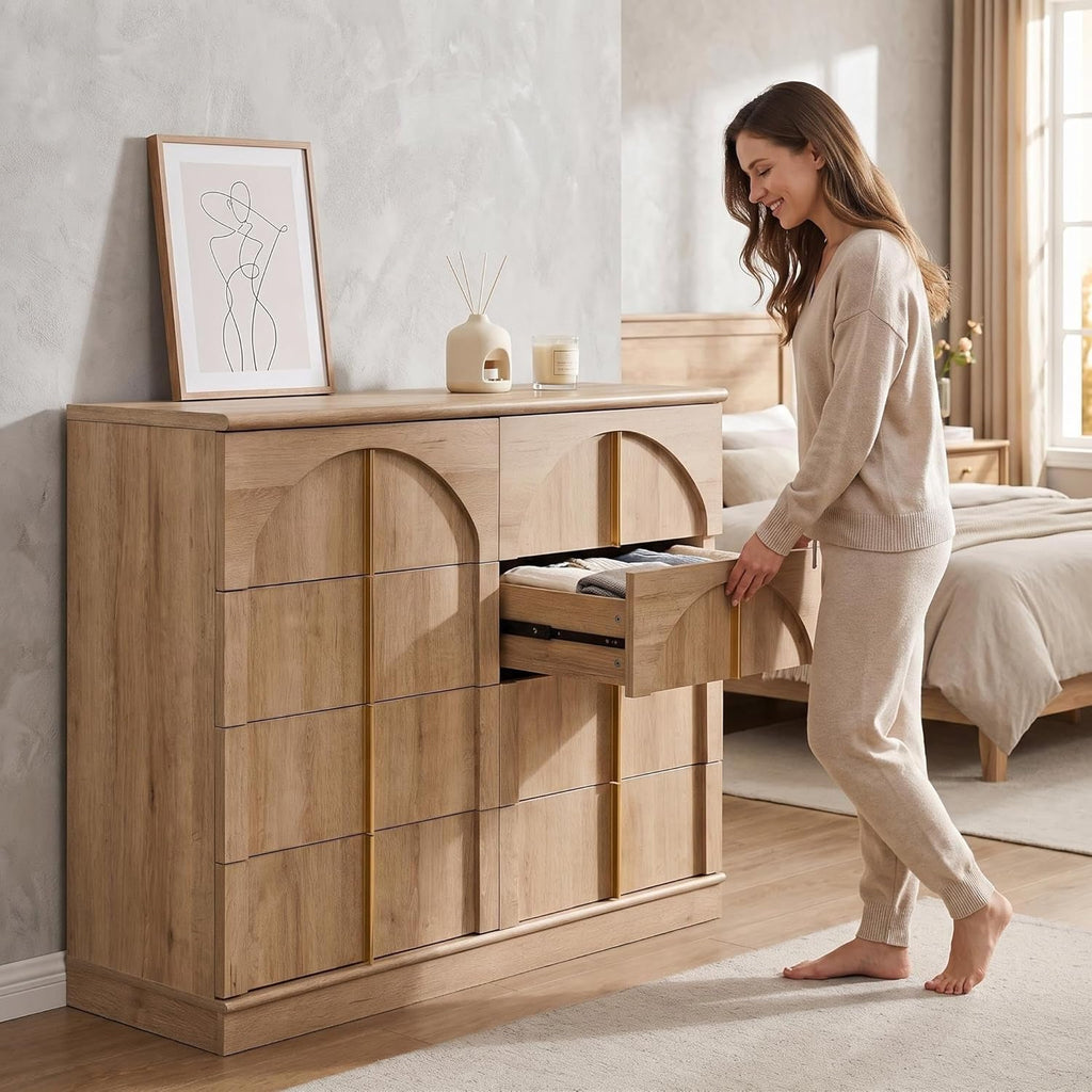 ACCOHOHO Large Dresser for Bedroom with 8 Drawers with Arched Panel,Modern Minimalist Chest of Drawers with Gold Handles,Wood Storage Closet Dressers Tv Stand for Living Room, Hallway,Natural Oak